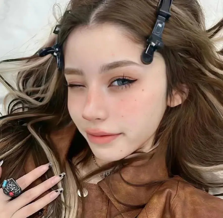 摇曳露营 海报